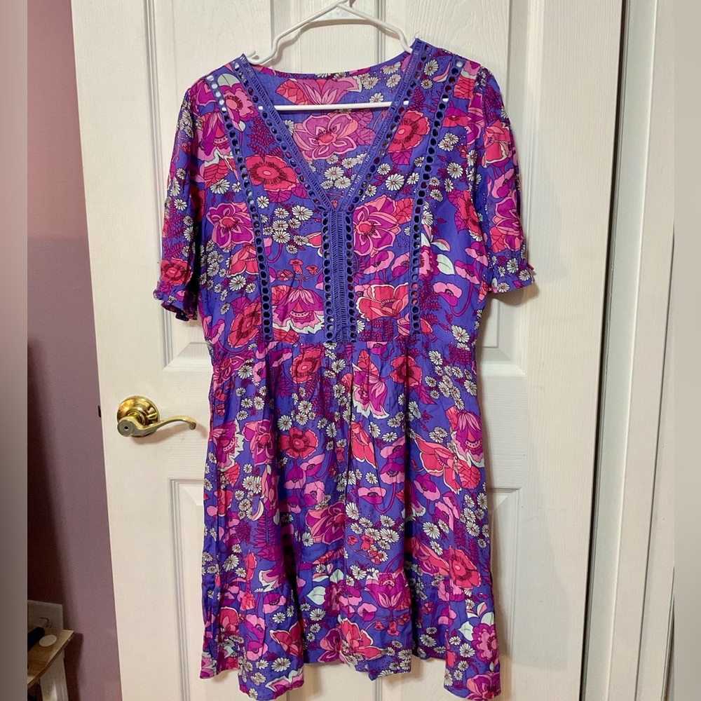 Boutique Dress Extra Large Floral V-Neck Short Sleeve Dress in Purple and Pink